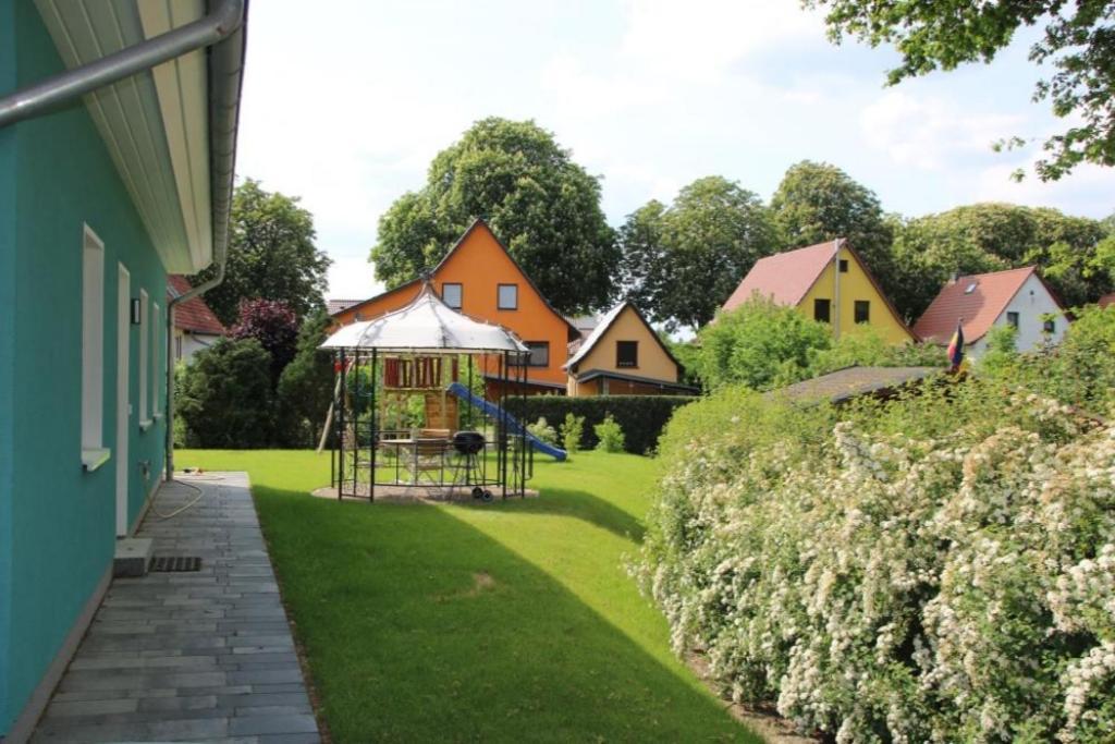 K 100 EG - Ferienwohnung im Erdgeschoss mit großem Garten Röbel Exterior foto